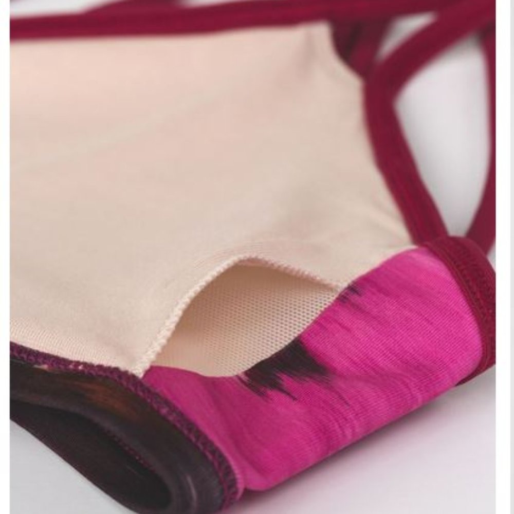 💥LULULEMON “lighten Up" Sports Bra - Size 8 - Picture 14 of 15
